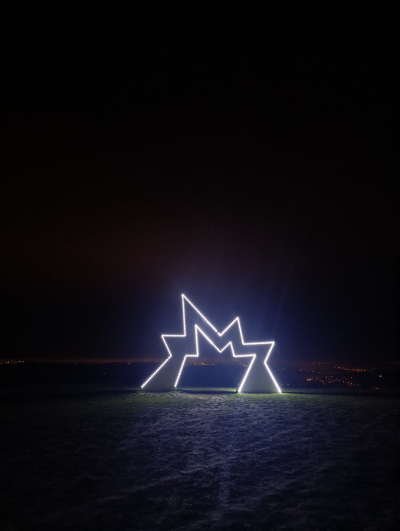 Skulptura ZAMISLI ŽELJU, metal, 850x550x110cm, 2024 god.